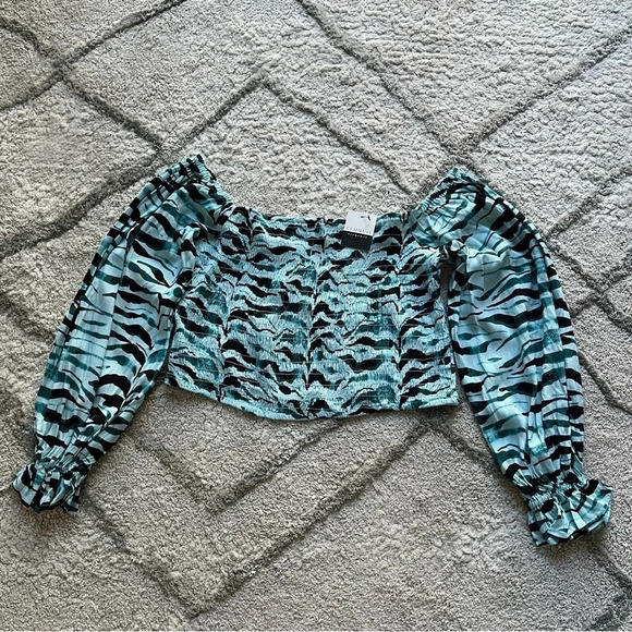 Eloquii Tops - Eloquii smocked crop top long sleeve blue zebra print off shoulder 22 / 24